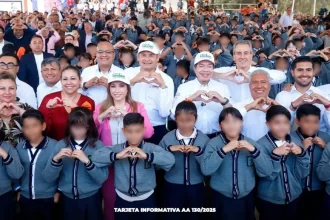 Mario Delgado y el gobernador Alejandro Armenta dieron el banderazo de inicio de la campaña "Vive Saludable, Vive Feliz"