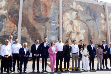 Mural monumental "Polinización", crea sentido de comunidad