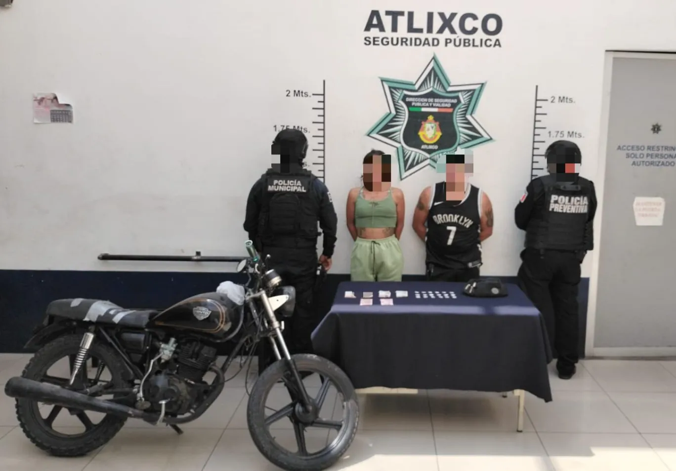 Policías de Atlixco detienen a pareja que intercambiaba sustancias ilícitas