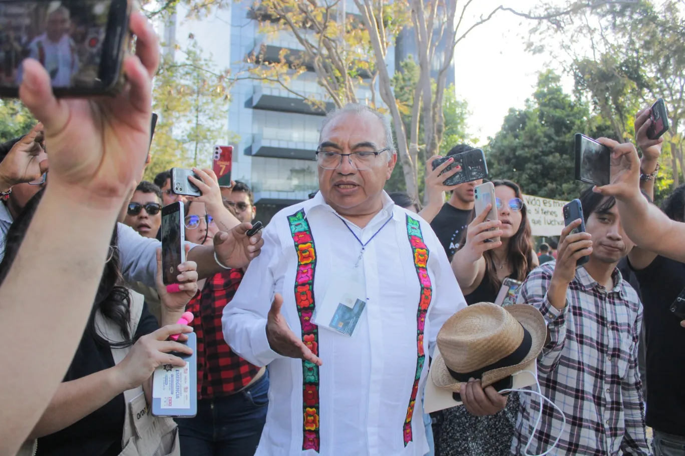 Recibe Comisión Institucional de Diálogo de la BUAP 13 pliegos petitorios