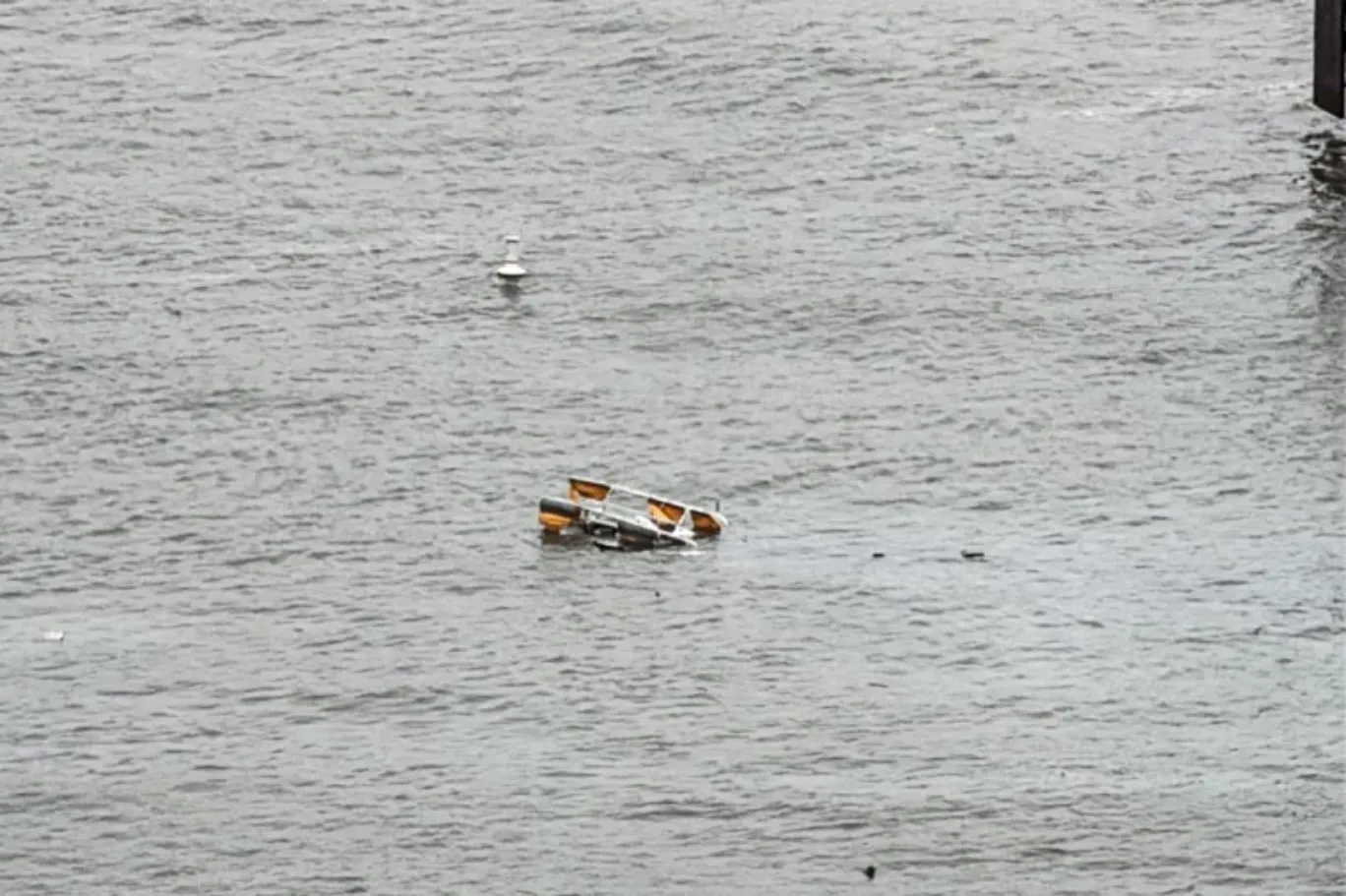 6 personas mueren tras caer helicóptero en río Hudson