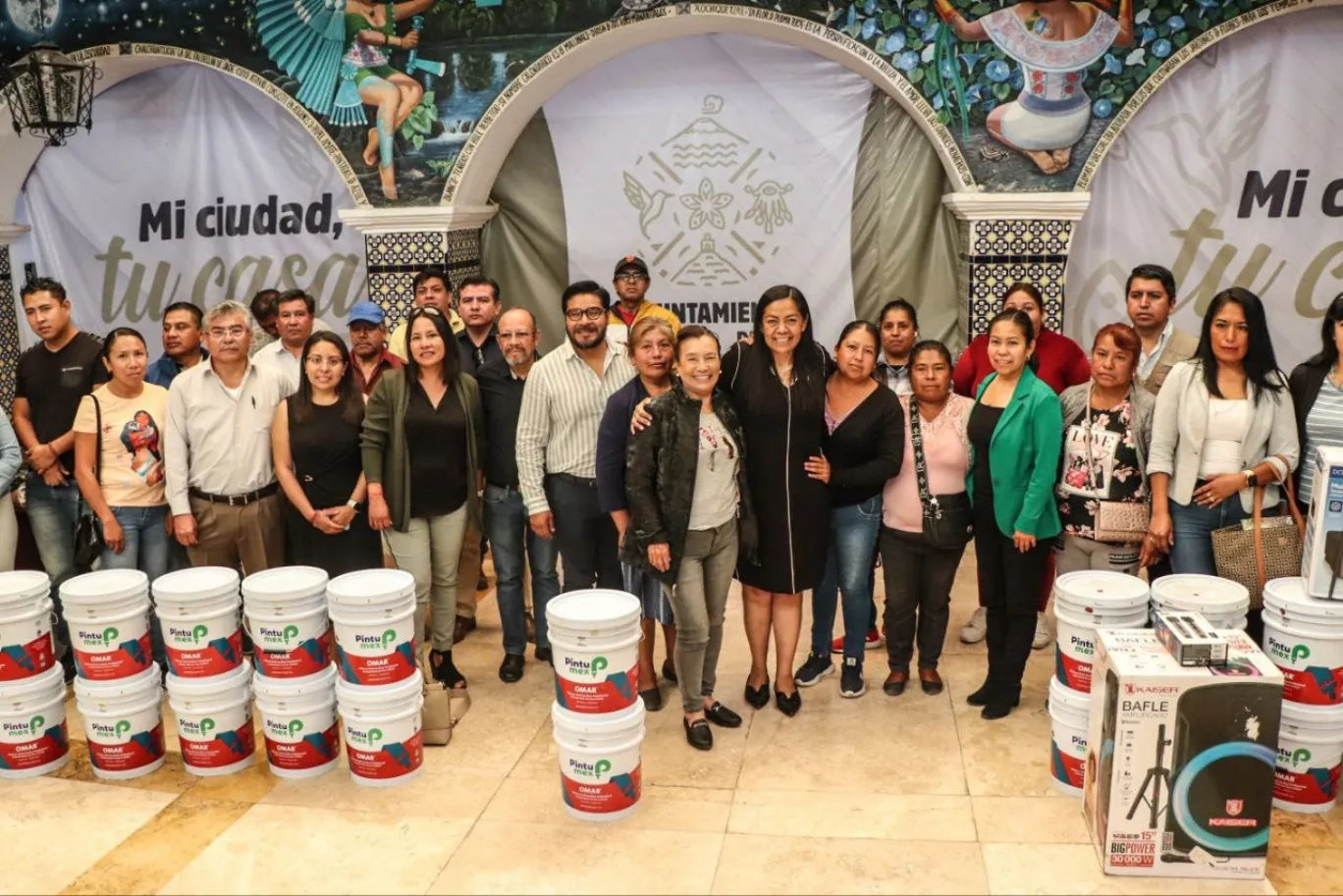 Ariadna Ayala entrega más de 200 mil pesos en apoyos para fortalecer el desarrollo educativo en Atlixco