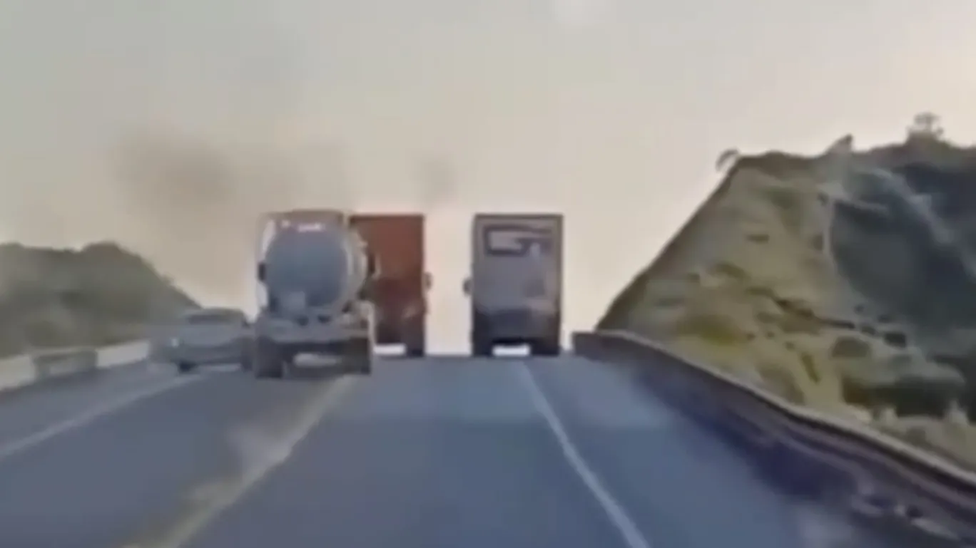 Camionero se defiende de asalto en la carretera México-Puebla