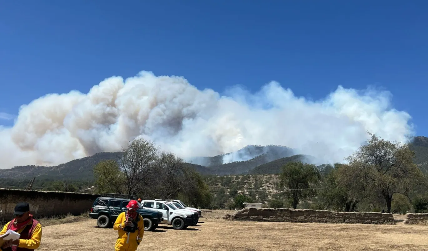 Continúa gobierno estatal trabajos de combate de incendios forestales