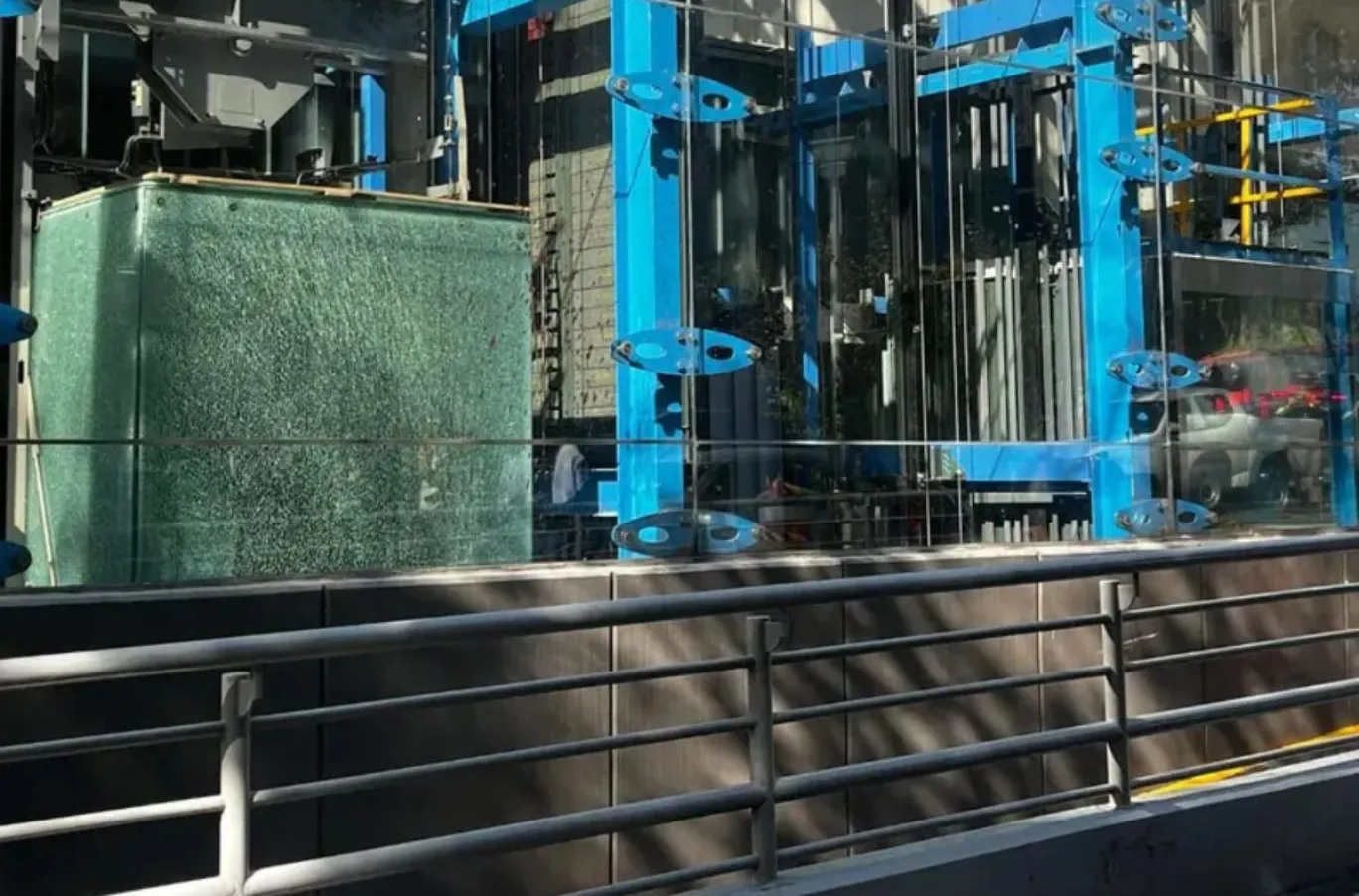 Elevador se desploma en edificio de Insurgentes Sur en CDMX; una persona murió y otra resultó herida