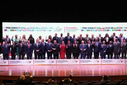 En medio de guerra arancelaria, Sheinbaum convoca en la Celac a cumbre de AL