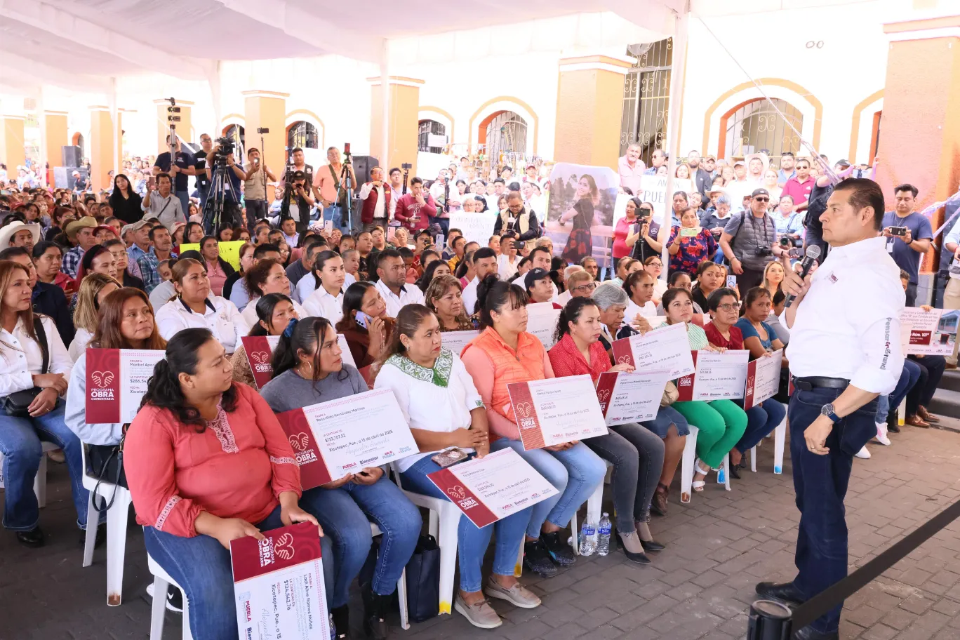 Gobierno de Puebla concreta 41 proyectos de obra comunitaria en Xicotepec