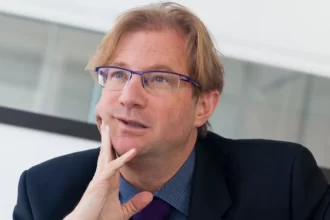 Israel extraditará a Andrés Roemer a México: Enfrentará cargos por abuso sexual