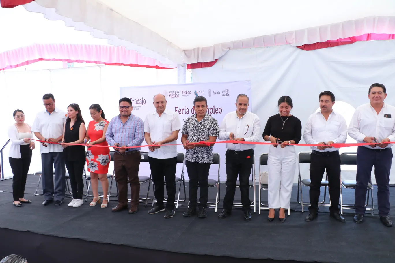 Lleva gobierno estatal oportunidades laborales y capacitación a Ajalpan