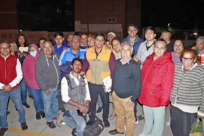 Omar Muñoz realiza caminata nocturna en Cuatro Caminos