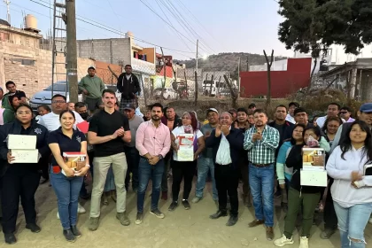 Realiza Severiano de la Rosa entrega de alarmas vecinales en San Mateo Mendizábal, Amozoc