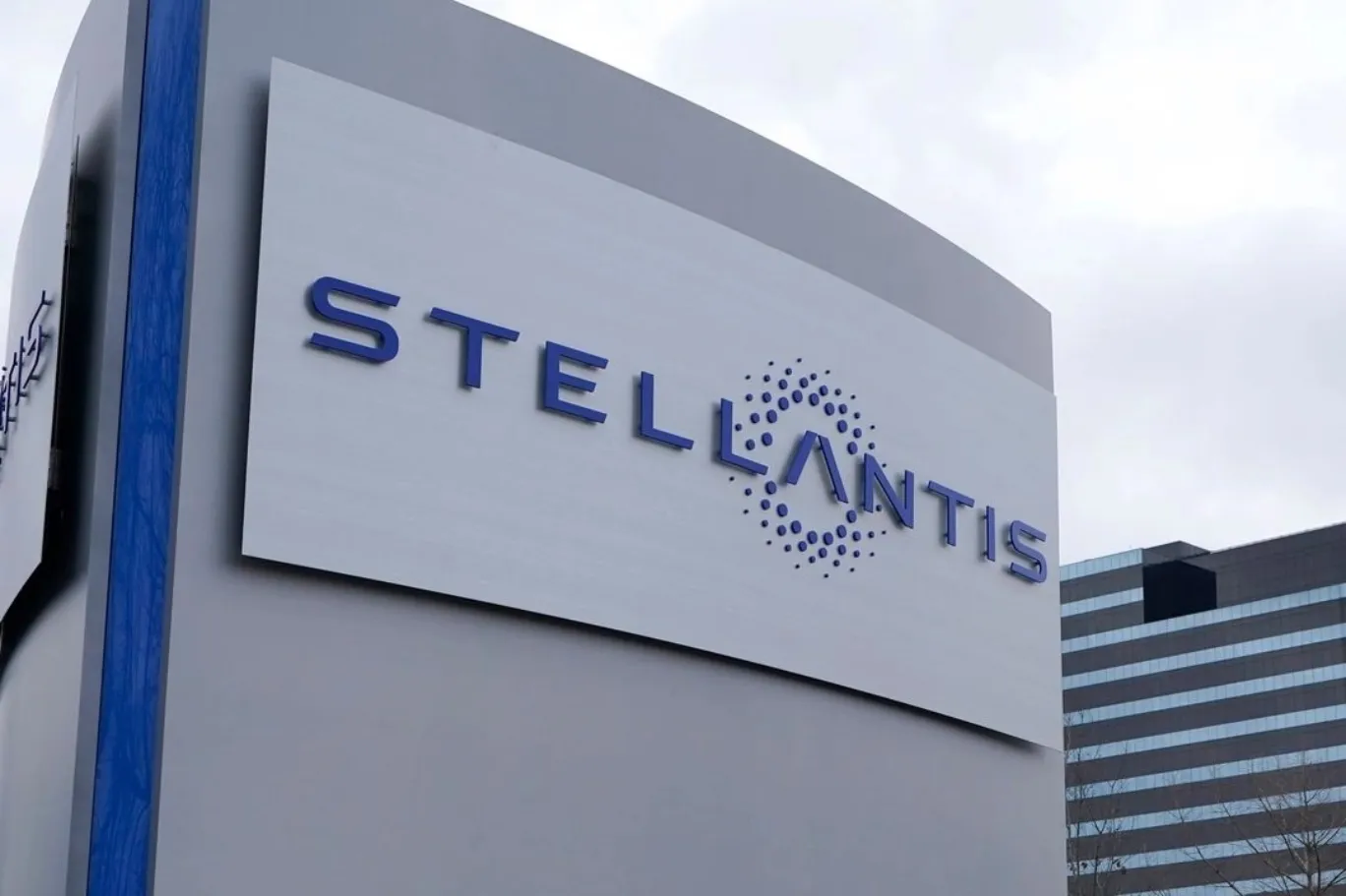 Stellantis suspende producción en México y Canadá; anuncio ocurre tras aranceles de Trump y afectará a miles de trabajadores