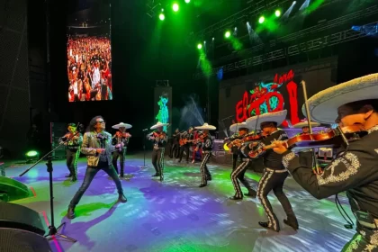 Alex Lora regresó a Puebla, su tierra natal, para dar un concierto histórico