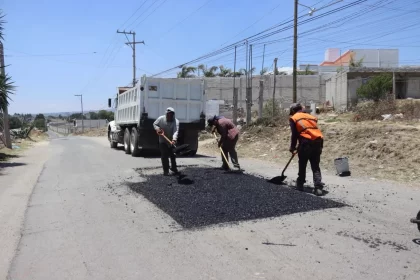Bachean, limpian y mejoran las calles en Amozoc