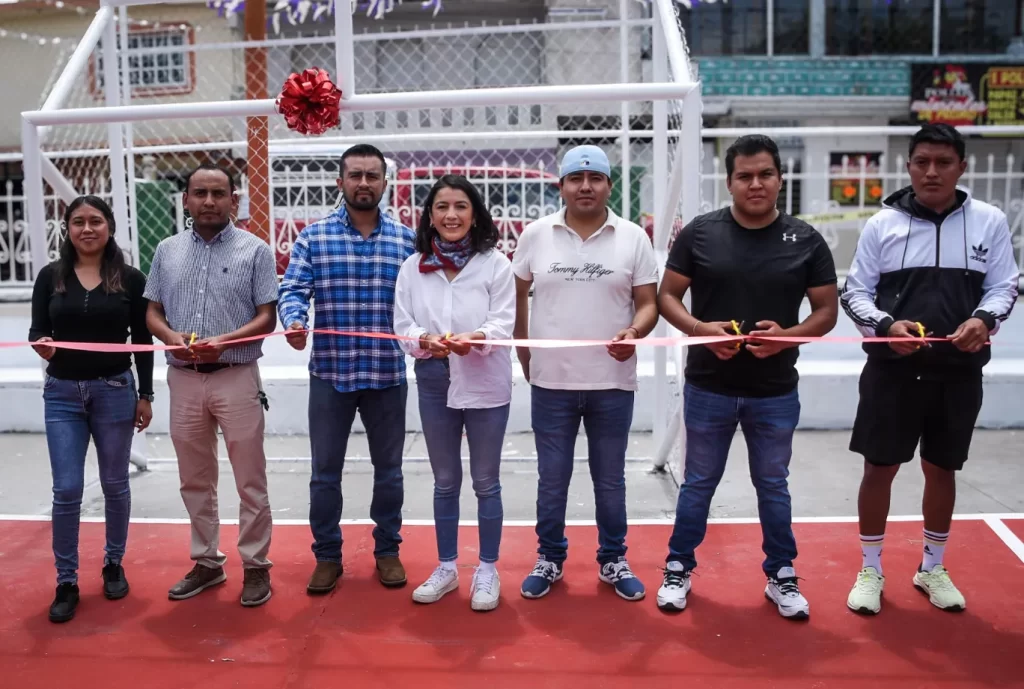 Vianey García rehabilita espacio deportivo en la Junta Santa María Moyotzingo en San Martín Texmelucan