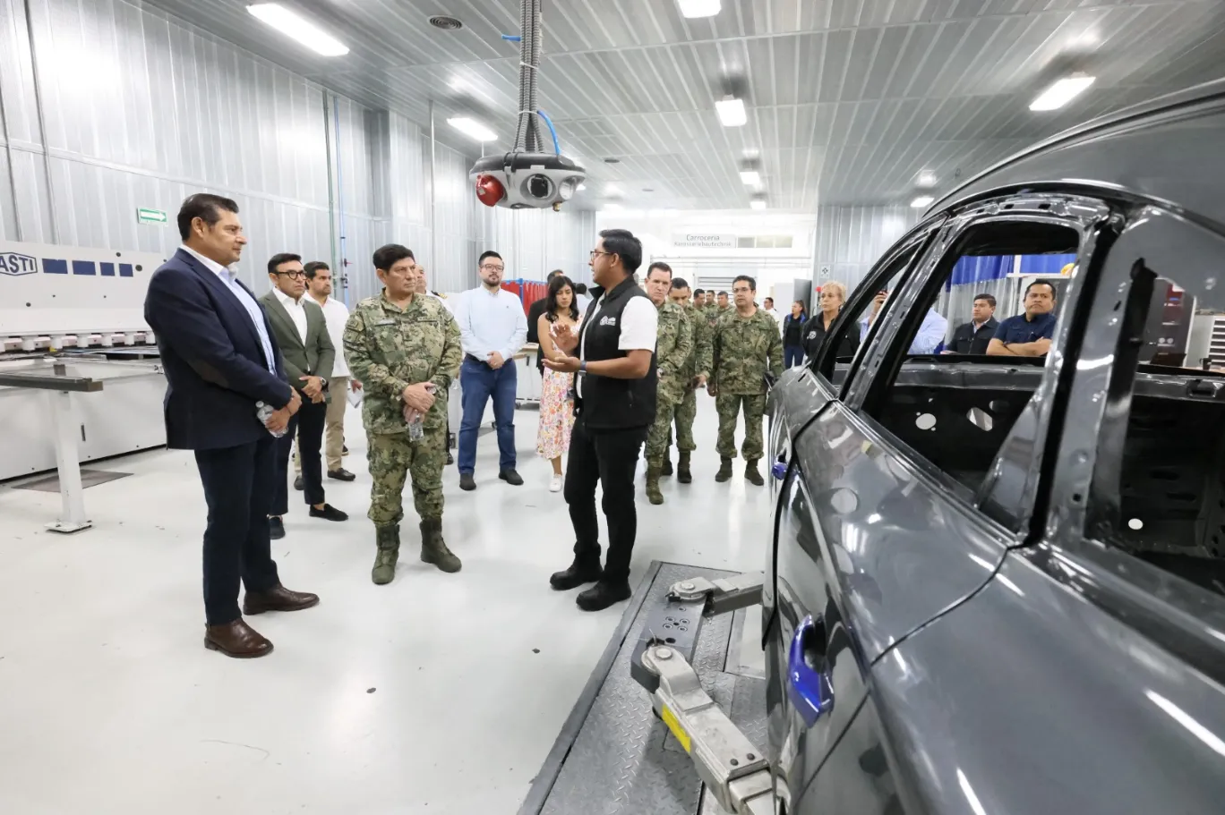 El almirante José Barradas y Alejandro Armenta visitaron el CEMANOE y el CERHAN en San José Chiapa