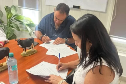 Firman convenio FONACOT e IDAP para afiliar a trabajadoras y trabajadores