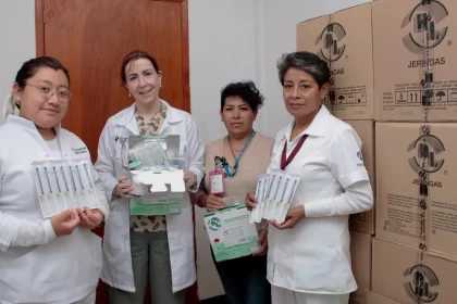 ISSSTEP recibe donación de 10 mil jeringas por parte de la UDLAPISSSTEP recibe donación de 10 mil jeringas por parte de la UDLAP