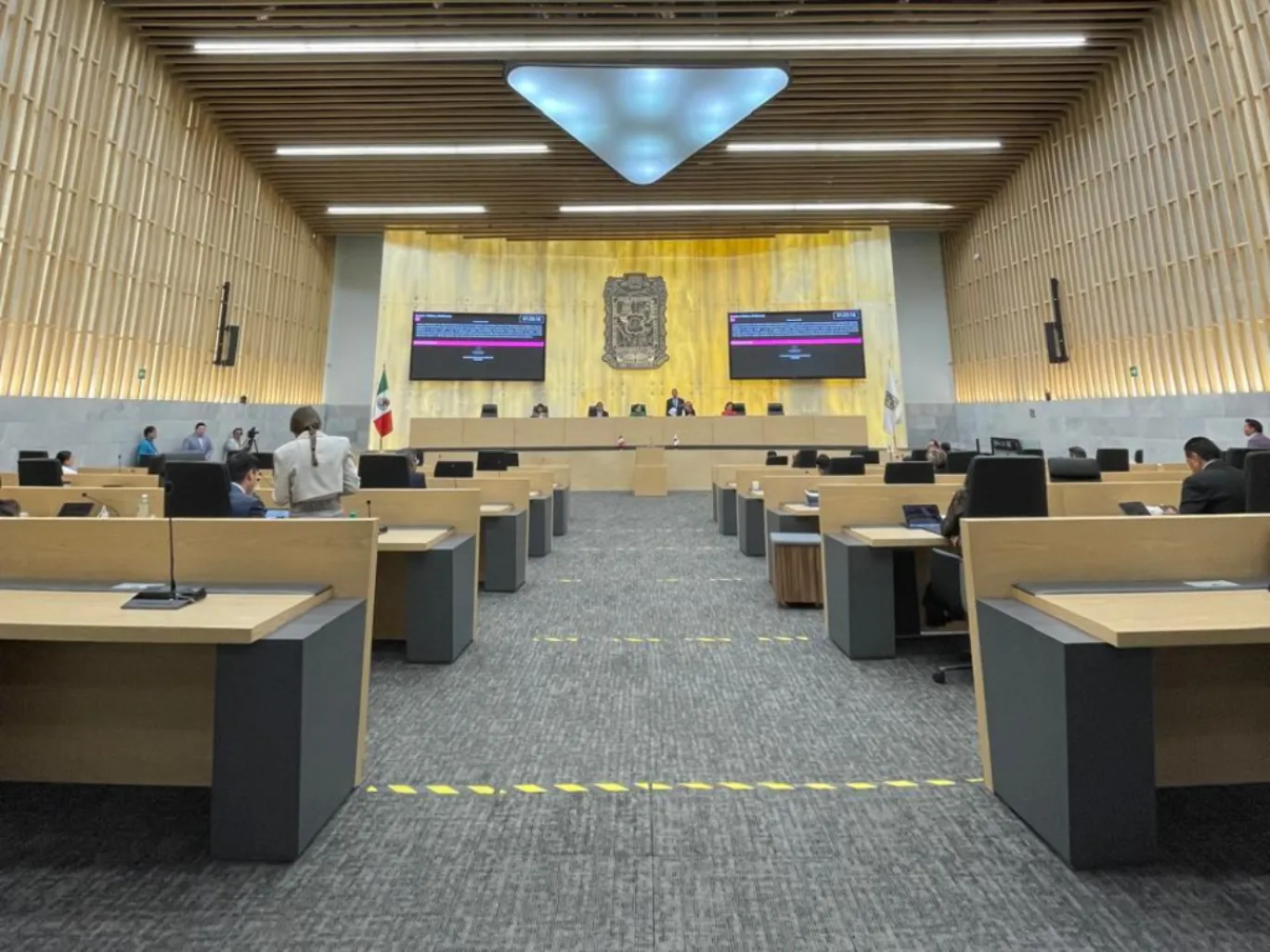 Impulsan en el Congreso iniciativa para proteger abejas y evitar riesgos en zonas urbanas