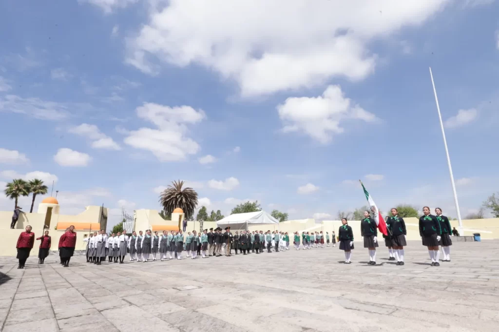 Juventud poblana honra valores patrios e impulsa su formación integral