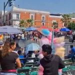Pese a prohibición, cobran uso de sillas en Desfile 5 de Mayo