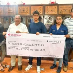 Severiano de la Rosa apoya a joven talento representará a Amozoc en competencia nacional de Química