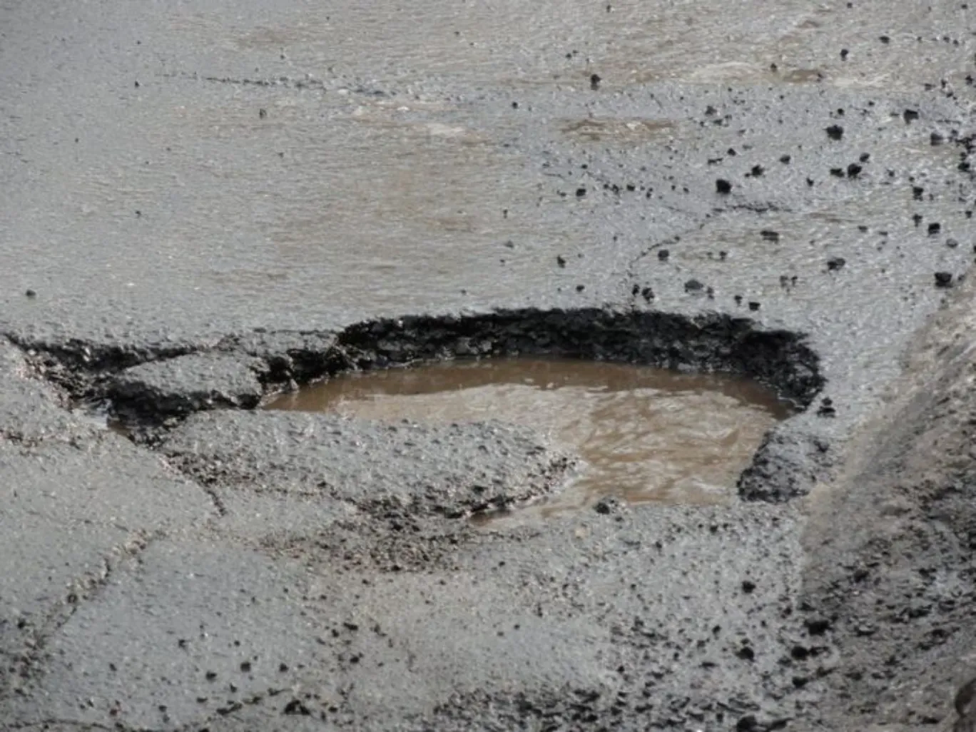 50 mdp destinará gobierno del estado para bacheo; hay más de 200 mil