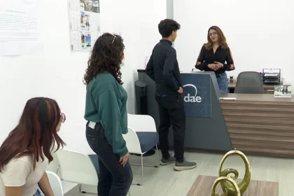 Acerca Dirección de Administración Escolar sus servicios a CU2