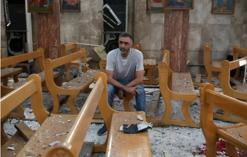 Al menos 22 muertos en un ataque atribuido al Estado Islámico contra una iglesia de Damasco
