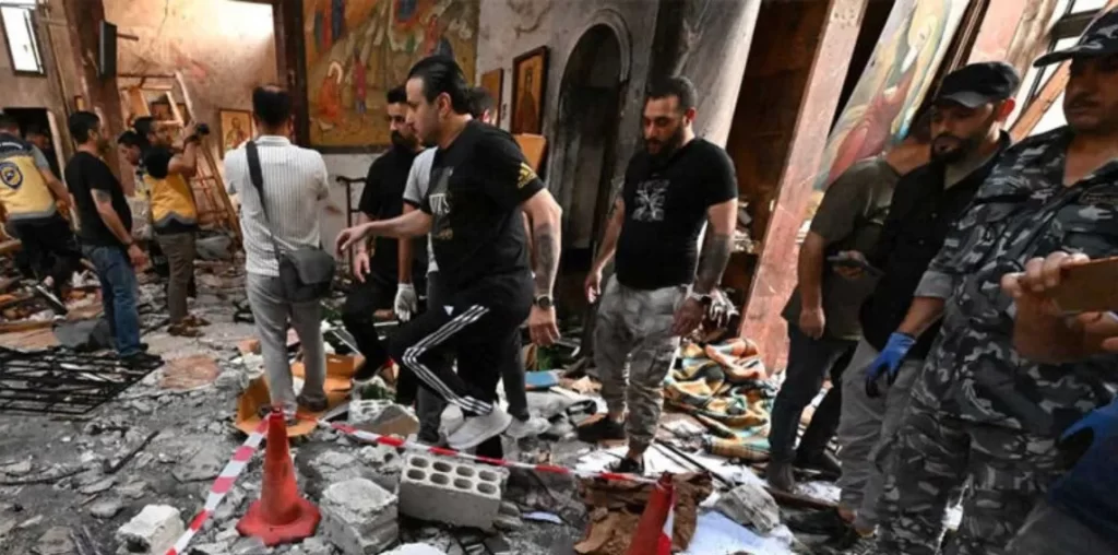 Al menos 22 muertos en un ataque atribuido al Estado Islámico contra una iglesia de Damasco
