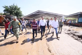Alejandro Armenta recorrió la zona dañada por las lluvias en Ajolotla, Chignahuapan, Tepeojuma e Izúcar