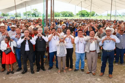 En Huatlatlauca, Gobierno de Puebla entrega más de 11 mdp en insumos para el campo