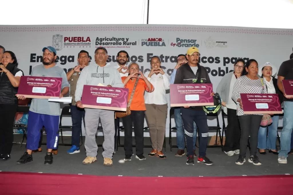 En tiempo récord Ariadna Ayala y Gobernador de Puebla entregan apoyos a floricultores de Atlixco afectados por las lluvias