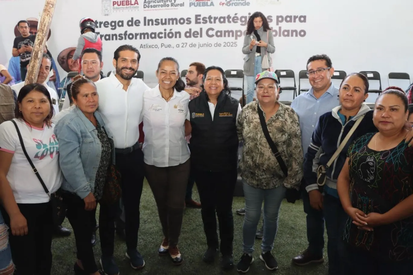 En tiempo récord Ariadna Ayala y Gobernador de Puebla entregan apoyos a floricultores de Atlixco afectados por las lluvias