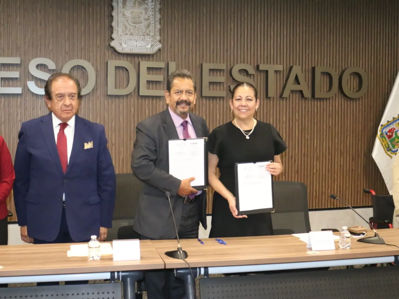 Firman convenio COBAEP y Congreso del Estado de Puebla