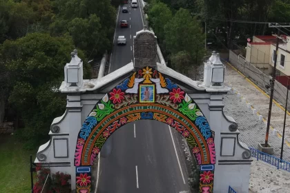 Histórica la colocación de arco floral en el Puente de México previo al inicio de la “Feria Cuautlancingo 2025”: Omar Muñoz