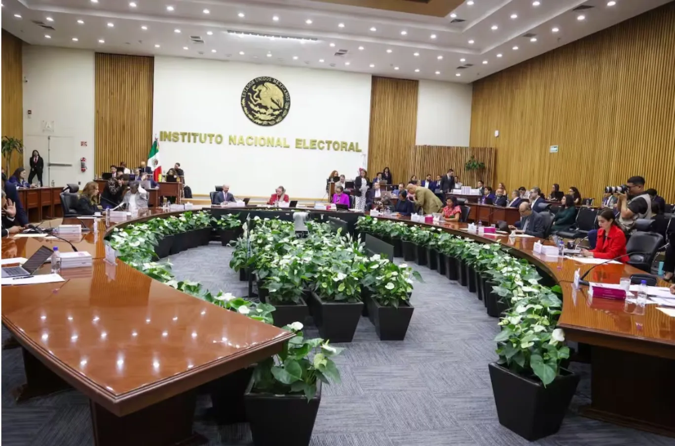 INE declara validez de la elección de la Corte; entregan constancia a ministros