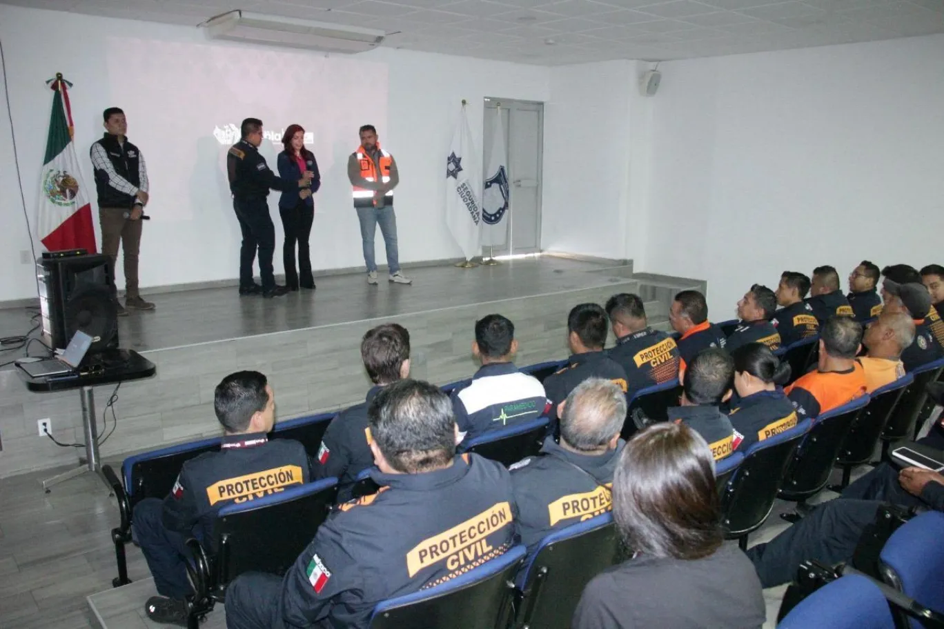 Imparte Gobierno de la Ciudad Taller de Seguridad Vial a personal de la Dirección Municipal de Protección Civil