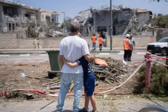 Israel acordó un alto el fuego con la condición de que Irán detuviera sus ataques, según un funcionario de la Casa Blanca