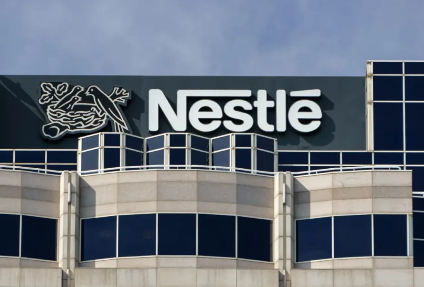 Nestlé ‘ve potencial’ en México: Invertirá 2 mil mdd hasta 2027, ¿cómo beneficiará al café?