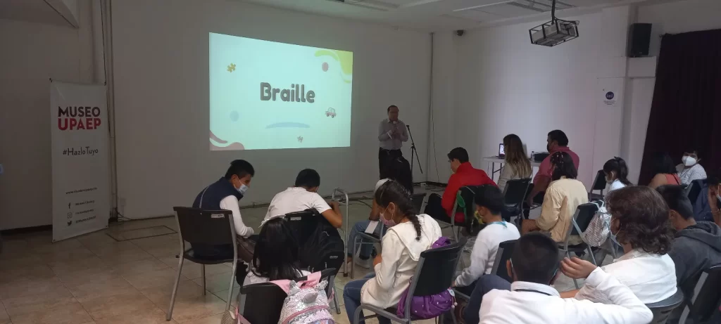 Niños y jóvenes con discapacidad visual vivirán el arte en el Museo UPAEP