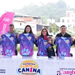 Presentan medalla y playera de la 1ª Carrera Canina en San Andrés Cholula