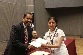 Reconoce COBAEP a estudiantes con alto desempeño académico