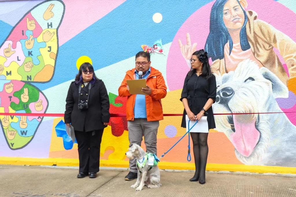 Se impulsa Educación Inclusiva con mural en Lengua de Señas Mexicana