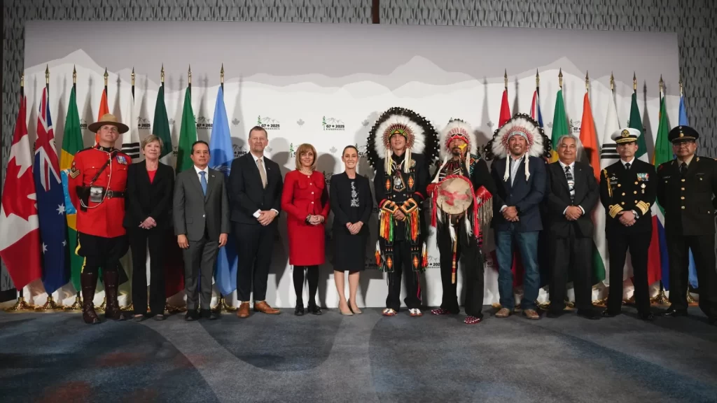 Sheinbaum llega a Calgary; es recibida por un contingente de mexicanos
