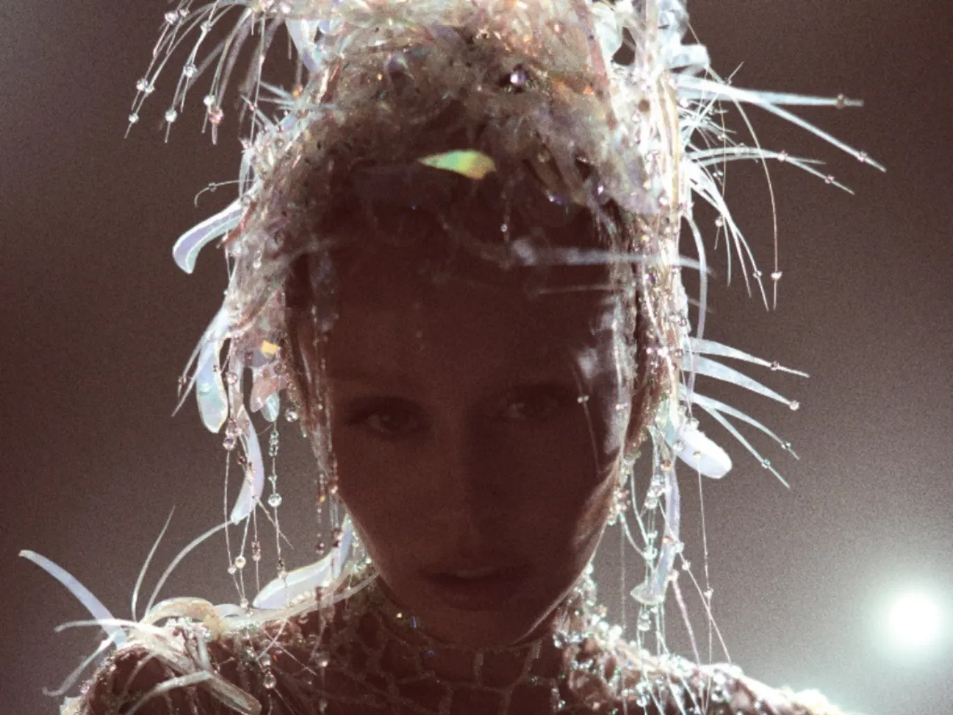 “Something Beautiful” es el noveno álbum de estudio de Miley Cyrus