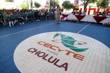 Tonantzin Fernández anuncia pavimentación de la avenida de acceso al CECyTE de Almoloya
