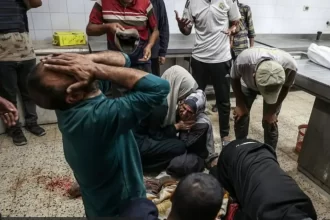 "Una carnicería total": reportan la muerte de decenas de palestinos en el tercer día de ataques israelíes cerca de los centros de distribución de ayuda en Gaza