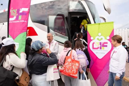 Continúa DIF Puebla Capital sumando alegrías con viaje a Mundo Imáyina