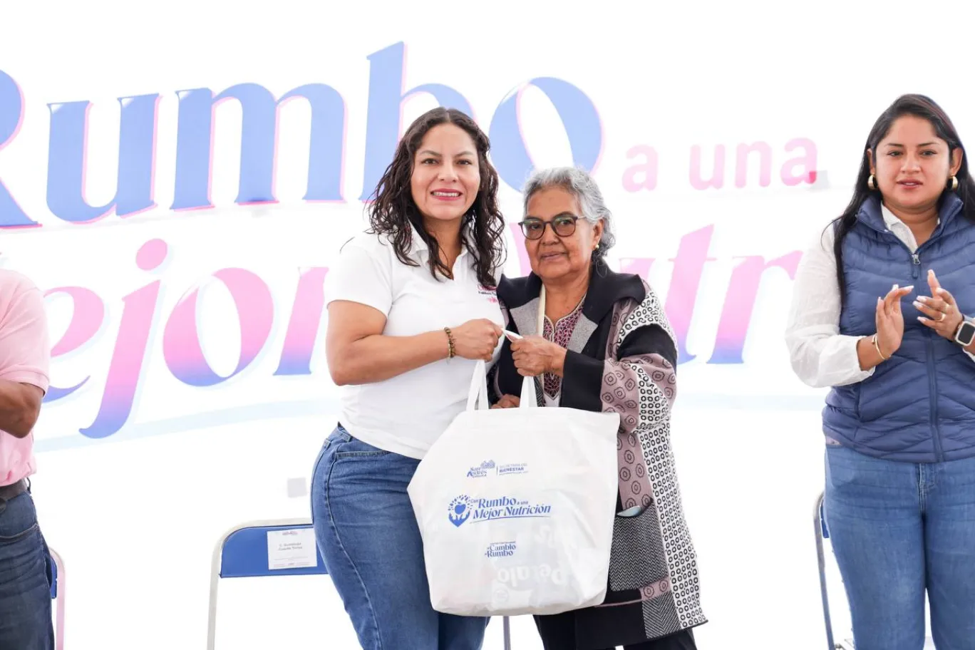 Continúa Lupita Cuautle con entrega de apoyos alimentarios a familias sanandreseñas